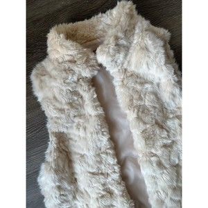 Forever 21 Cream / Beige Faux Fur Mink Vest with Pockets Size Small